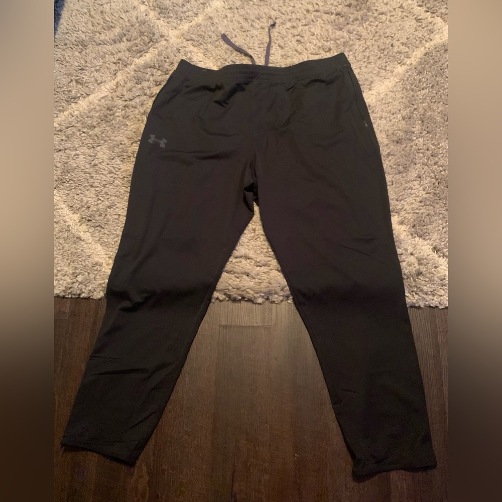 Mens Under Armour XXL jogging pants.  New without tags never worn.